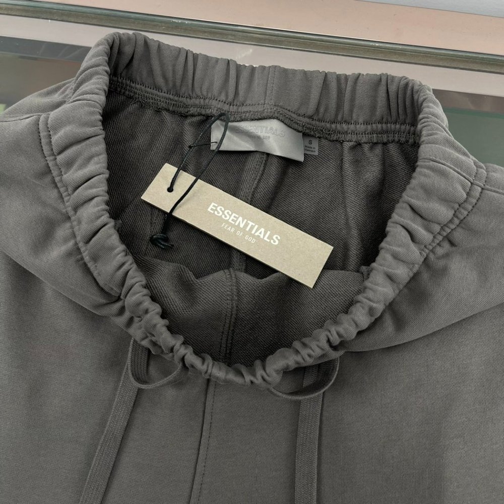Fear of God ESSENTIALS Letter Embroidery Shorts - Picture 6 of 8